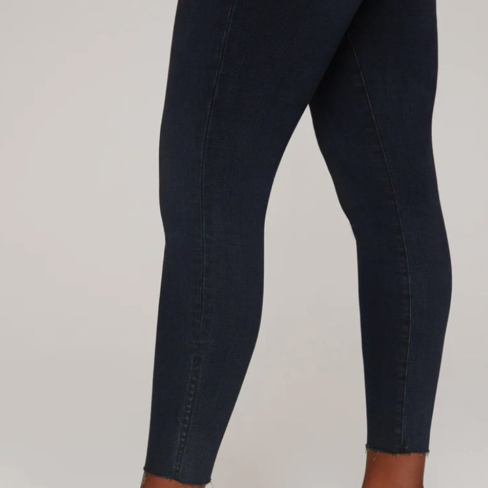 NWT Good American Good Waist Crop Raw Hem Sz 18